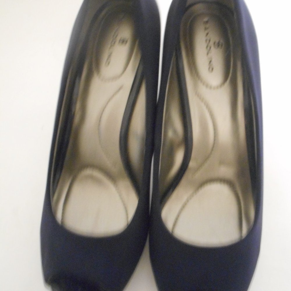 LADIES BANDLINO NAVY OPEN TOED HIGH HEEL SHOES-SZ. 7- 1/2M